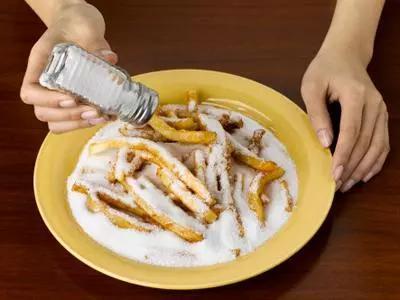 少鹽真的會(huì)增加死亡風(fēng)險(xiǎn)嗎？